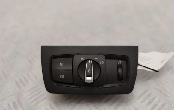 BMW 2 F22 F23 Light switch 6847512