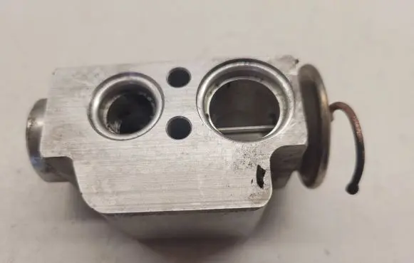 Audi Q7 4L Air conditioning (A/C) expansion valve 7L0820679B 52415754 328305