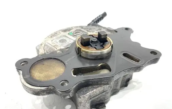 Volkswagen PASSAT B6 Vacuum pump 03L145100