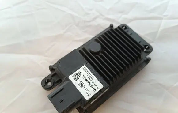 Jaguar F-Pace Distronic sensor radar GX739G768AD G2611