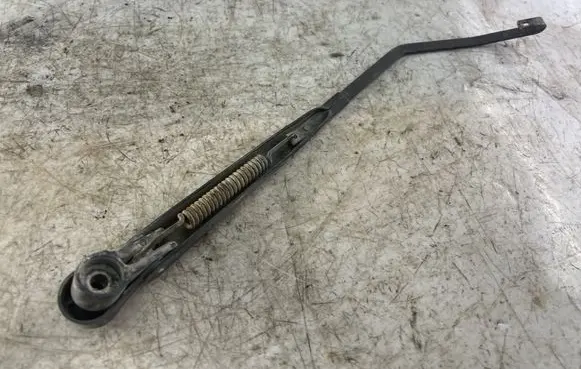 Mitsubishi Pajero Sport I Rear wiper blade arm