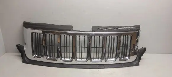 Jeep Grand Cherokee Front bumper upper radiator grill