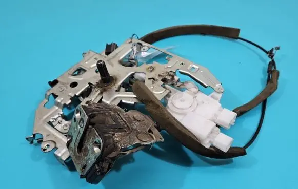 Renault Master III Rear door lock 8200766631-L IMPRK1424342