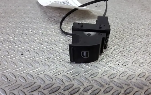 Volkswagen Jetta VI Electric window control switch 7L6959855B