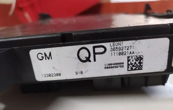 Opel Astra H Fuse module 13302300 910 365927271