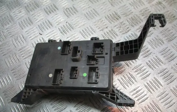 Ford Mondeo MK II High voltage junction box 1S7T-14A073-AE