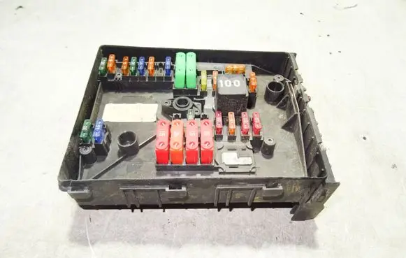 Volkswagen Caddy Fuse module 1K0937125A