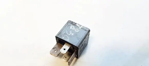 Volkswagen Golf III Other relay 191937503
