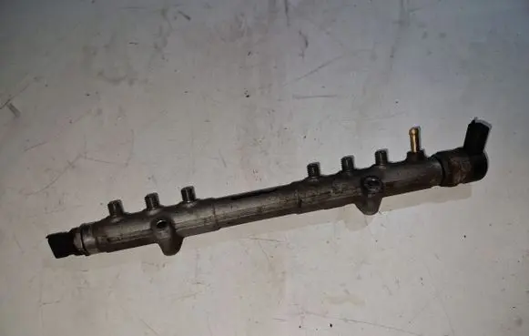 Volvo XC70 Fuel main line pipe 30777554