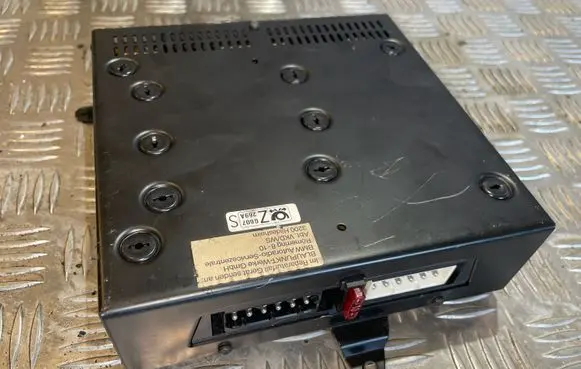 BMW 8 E31 Sound amplifier 1392009