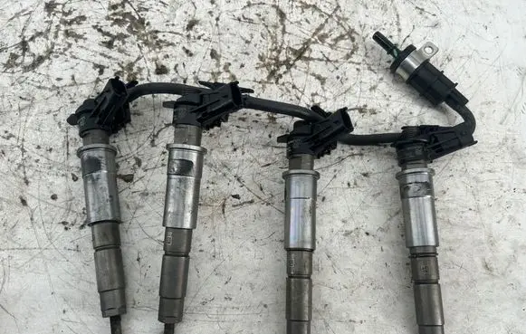 Nissan Qashqai Fuel injectors set 0445115084 954766H82828929