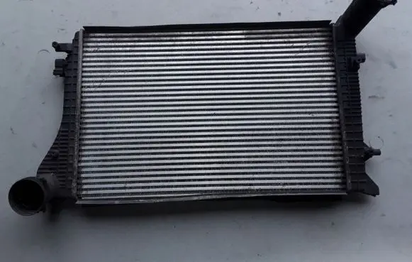 Volkswagen Caddy Intercooler radiator 1K0145803J