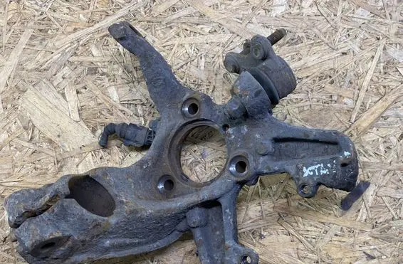 Skoda Octavia Mk2 (1Z) Front wheel hub spindle knuckle