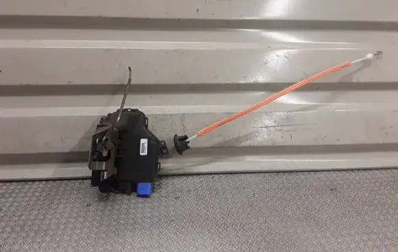 Audi A3 S3 8P Front door lock 4E1837016