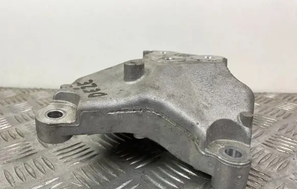 Jeep Compass Gearbox mounting bracket 52151870
