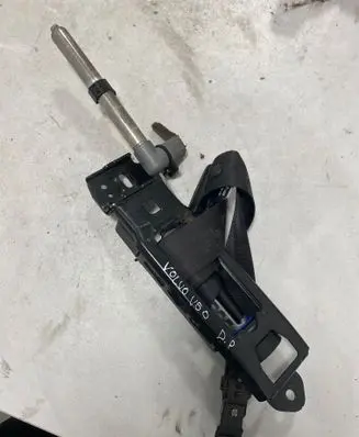 Volvo V50 Front seatbelt 6008892 0413