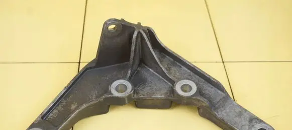 Volvo C30 Gearbox mounting bracket 30778793 21SP25