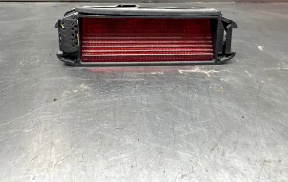 Third/center stoplight