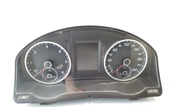Volkswagen Tiguan Speedometer (instrument cluster) 5N0920882C