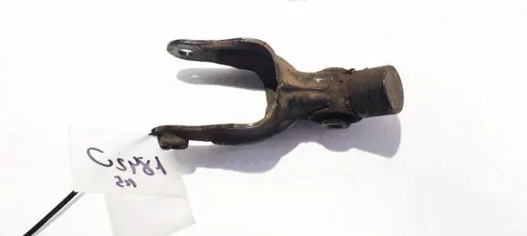 Peugeot 307 Engine mount bracket