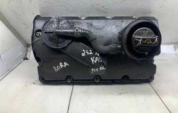 Volkswagen Bora Rocker cam cover 038103475