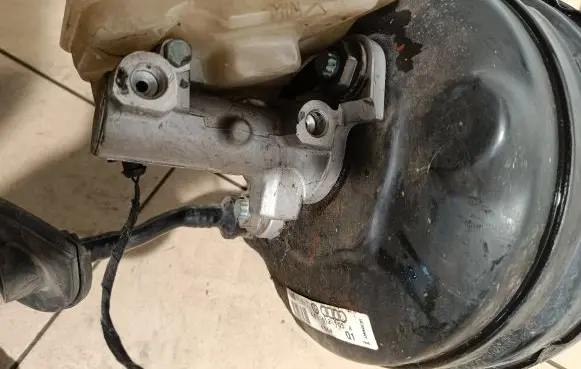 Audi A8 S8 D3 4E Brake booster 4E1612105A
