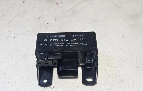 Mercedes-Benz A W168 Glow plug pre-heat relay 0255452832