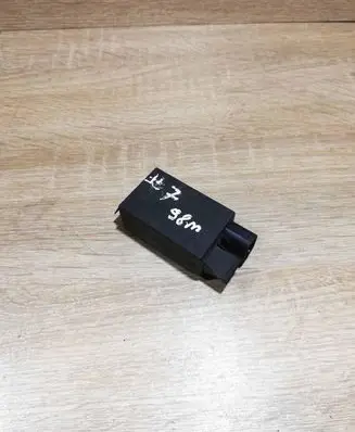 BMW 5 E39 Glow plug pre-heat relay 8391470