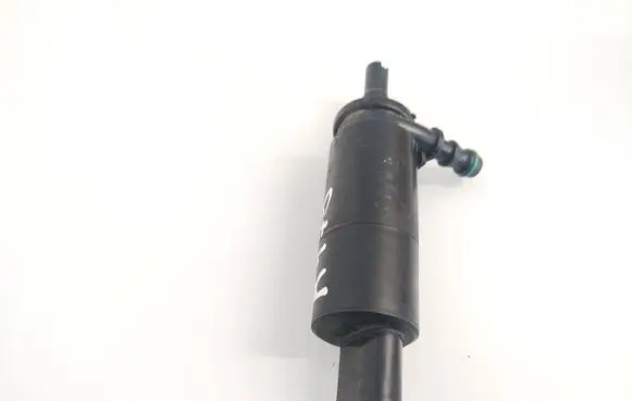 Skoda Octavia Mk2 (1Z) Windscreen/windshield washer pump 3B7955681