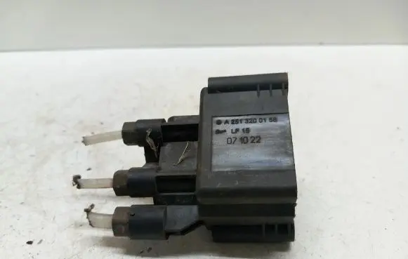 Mercedes-Benz E W212 Air suspension valve block A2513200158 2513200158