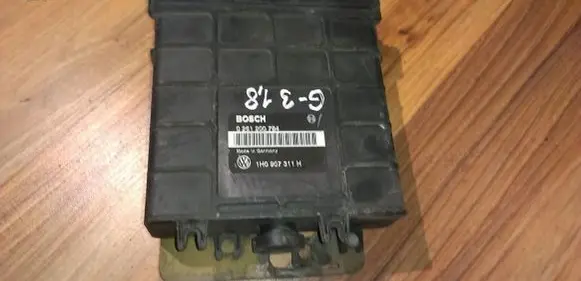 Volkswagen Golf III Engine control unit/module 0261200784 1H0907311H