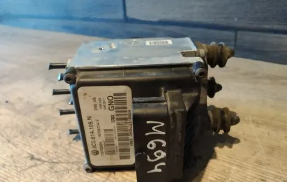 Volkswagen PASSAT B6 ABS Pump