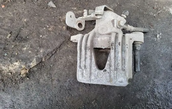 Opel Astra G Rear brake caliper
