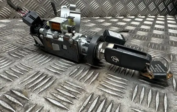 Opel Insignia A Ignition lock 13383062
