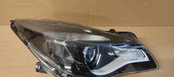 Opel Insignia A Headlight/headlamp 39031202RH 1EL01116502