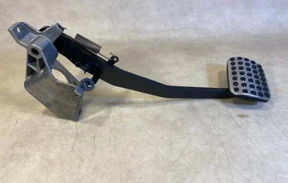 Mercedes-Benz G W461 W463 1st Gen Brake pedal A4632904901
