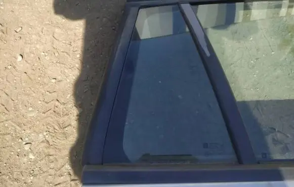 Opel Vectra C Rear vent window glass as2