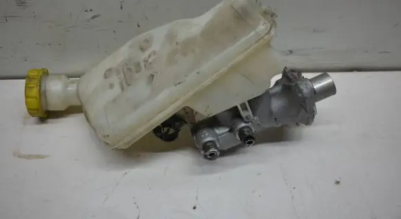 Master brake cylinder