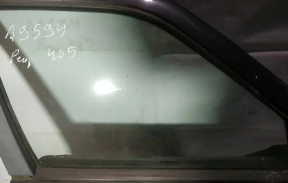 Peugeot 405 Front door window glass four-door as2