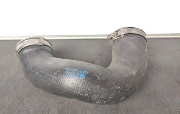 Audi Q7 4L Intercooler hose/pipe 7L6145972E