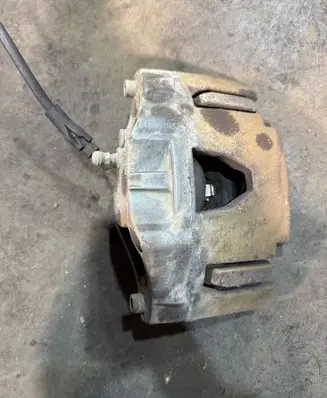 Volvo XC90 Front brake caliper 30657303