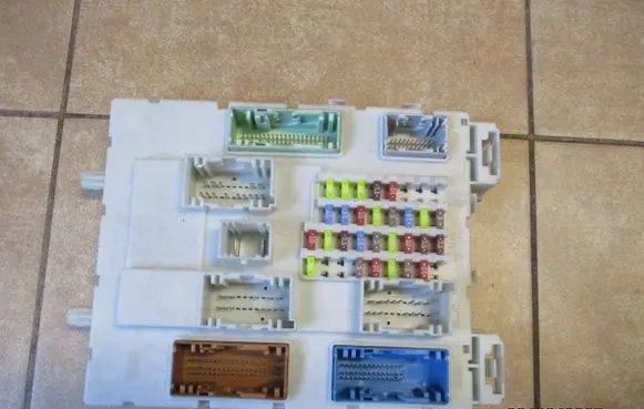 Ford Kuga II Fuse module DV6T14A073FN 290914 517605F20