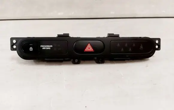 KIA Carens III Hazard light switch