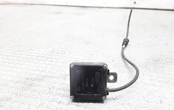 Volkswagen Transporter - Caravelle T4 Aerial antenna amplifier 701035577B