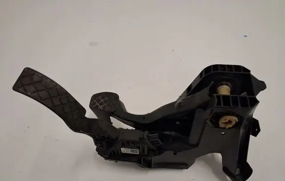 Volkswagen Golf VII Accelerator throttle pedal 5Q1721058AM