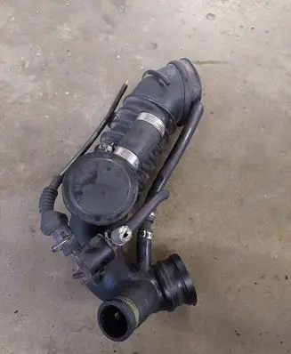 Audi A4 S4 B5 8D Turbo air intake inlet pipe/hose 058133356