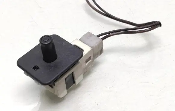 Mercedes-Benz E W211 Front door sensor 2028209410