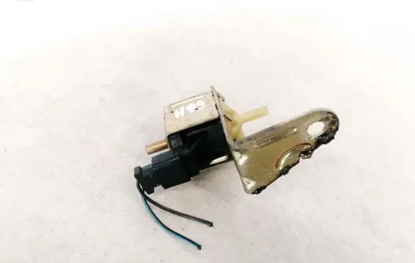 Audi A4 S4 B5 8D Turbo solenoid valve 437906283A