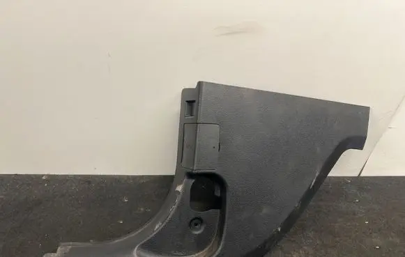 BMW 3 E90 E91 Foot area side trim 7066989 07095 11242010