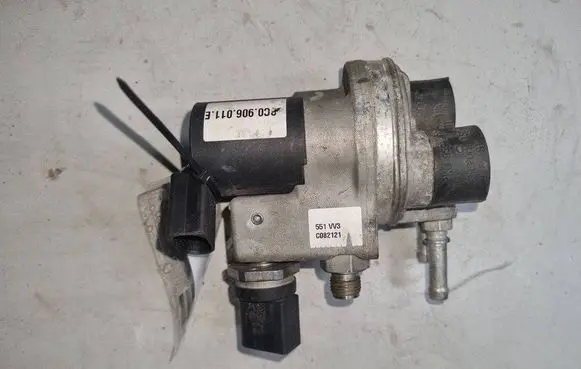 Volkswagen PASSAT B6 Fuel pressure regulator 3C0906011E